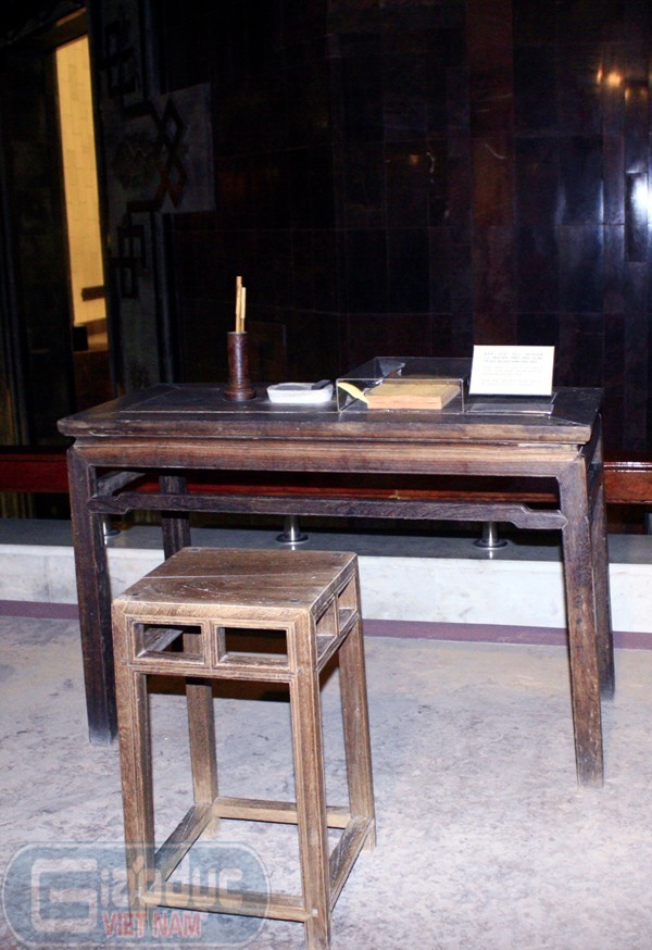 Bộ bàn ghế của thân phụ Bác Hồ - cụ Nguyễn Sinh Sắc